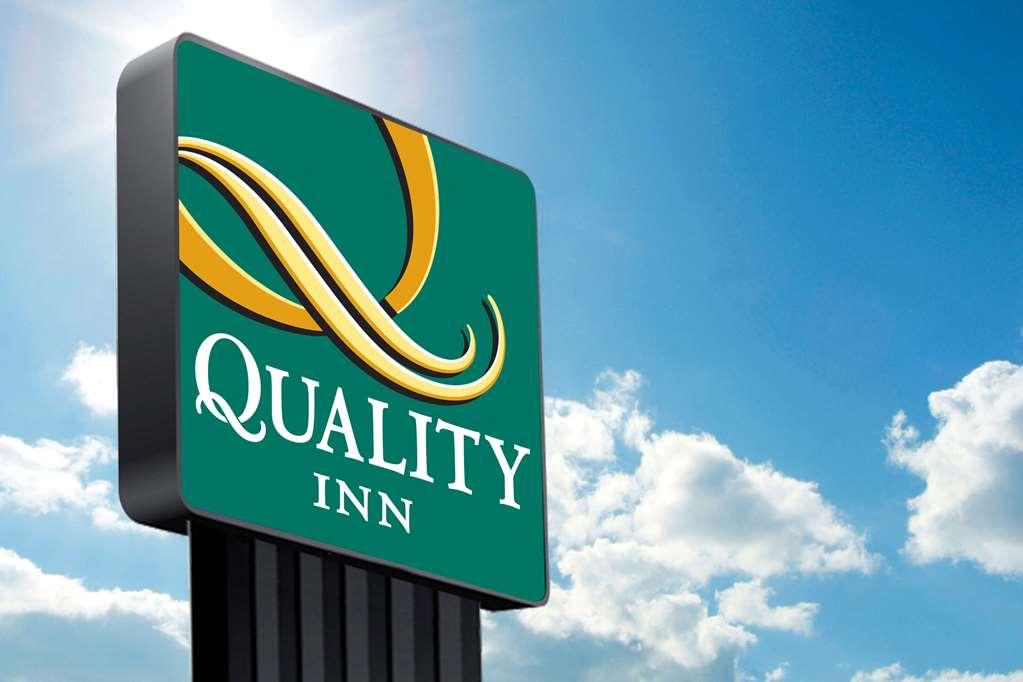 Quality Inn Albuquerque East I-40 Juan Tabo Exit Экстерьер фото