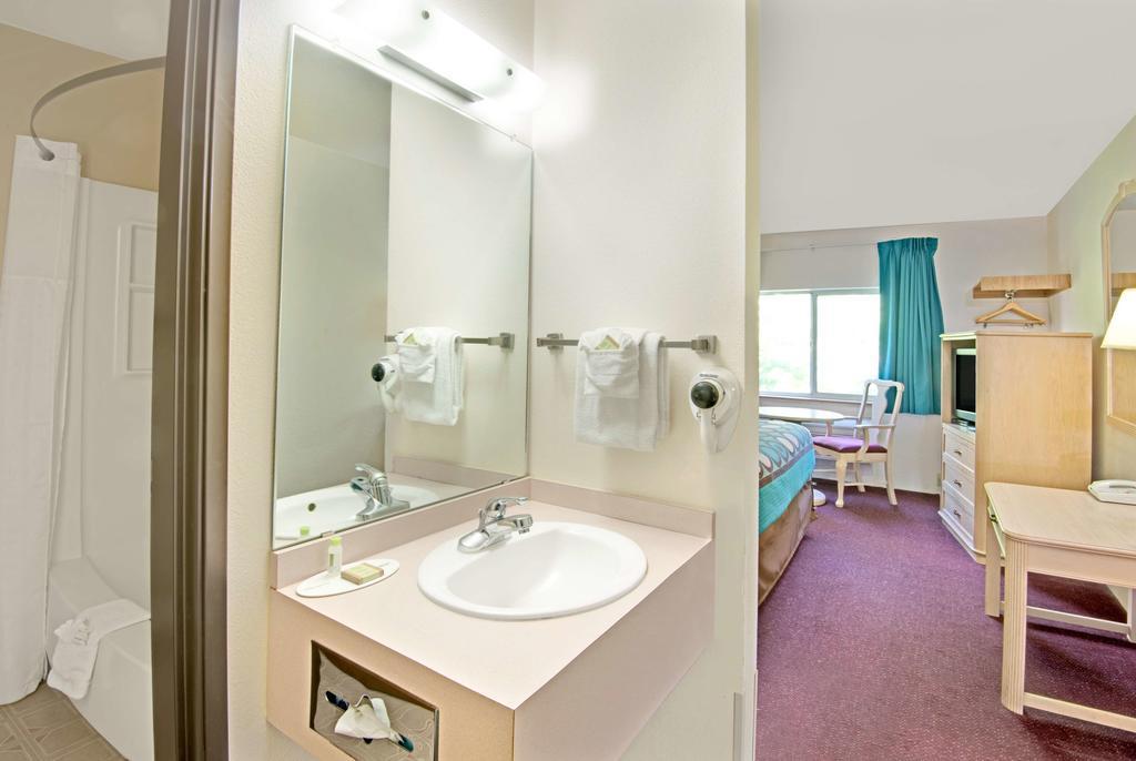 Quality Inn Albuquerque East I-40 Juan Tabo Exit Экстерьер фото