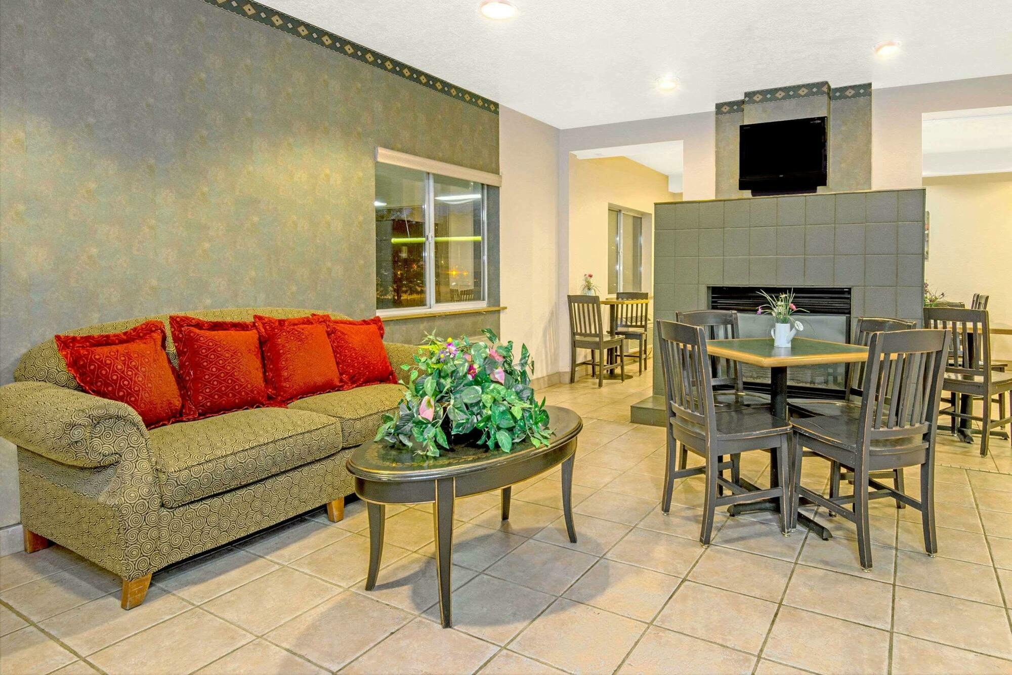 Quality Inn Albuquerque East I-40 Juan Tabo Exit Экстерьер фото